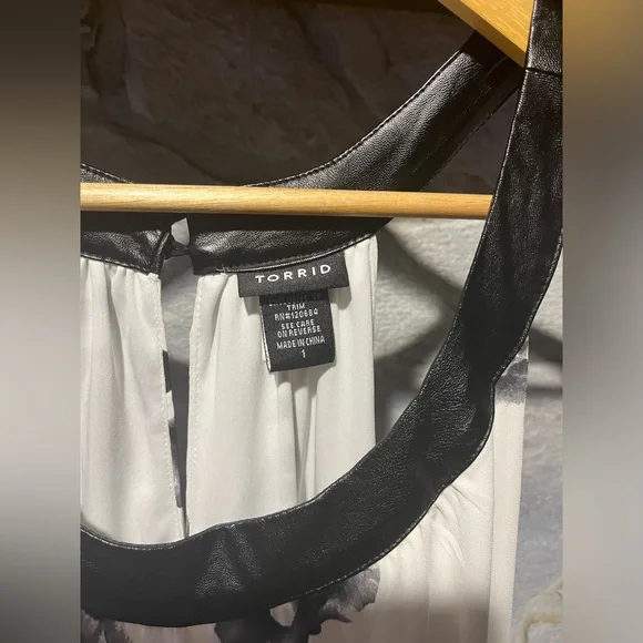 Torrid layered tunic halter tank, size 1 (1X, 14/16) - Picture 5 of 8